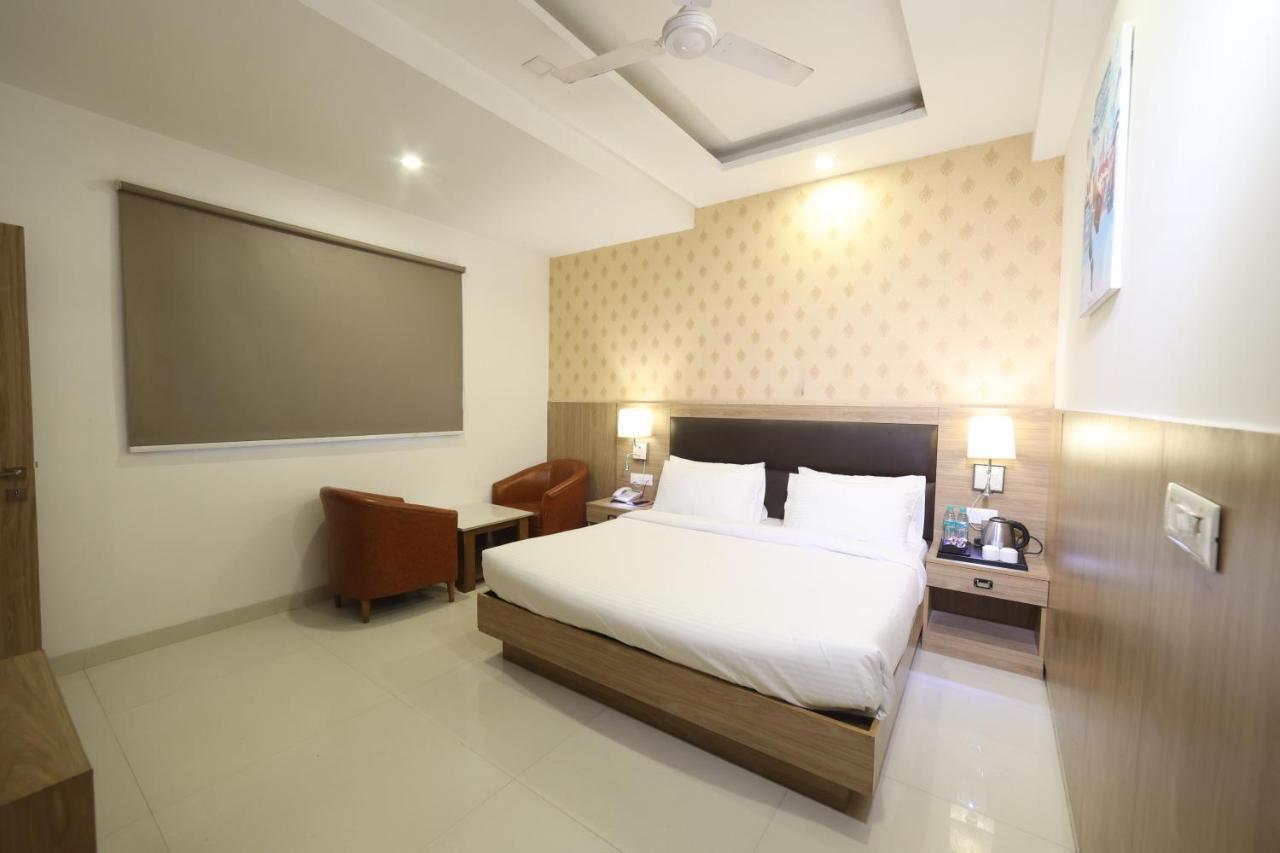 The Elevate Hotel - Near Delhi International Airport 뉴델리 외부 사진